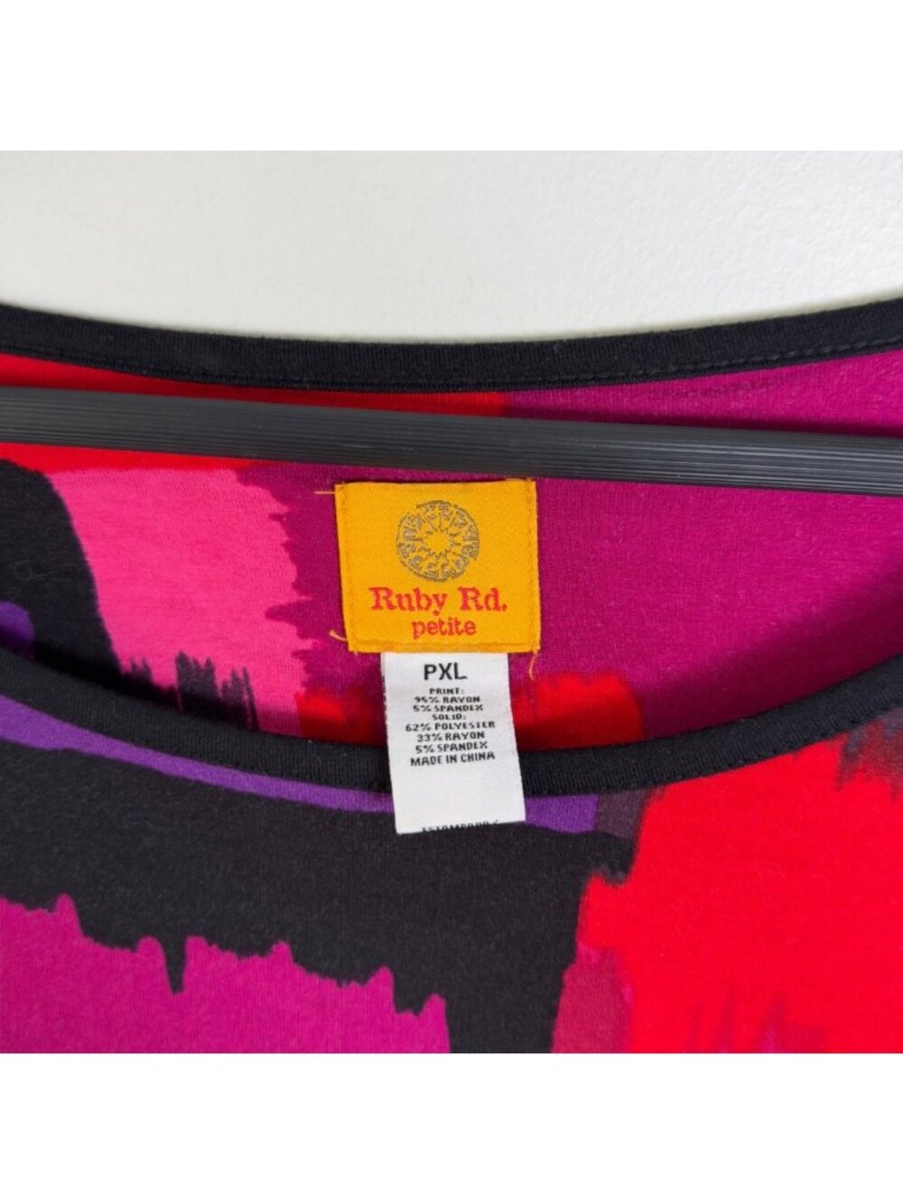 Ruby Rd Abstract Brushstroke Print Top Petite XL Hot Pink Red Black Art Teacher - Picture 3 of 10